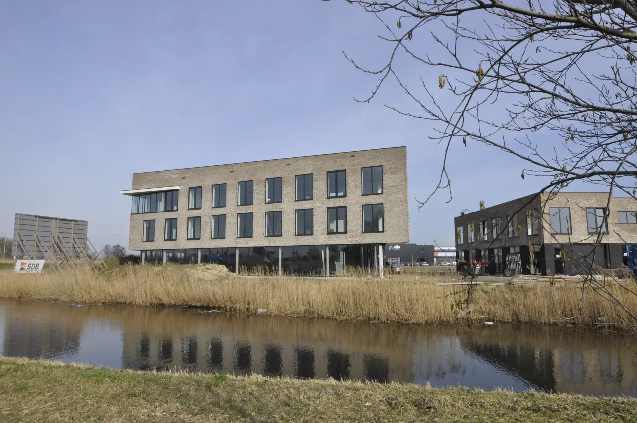 Bouwupdate | Showroom-/kantoorruimtes in Hellevoetsluis