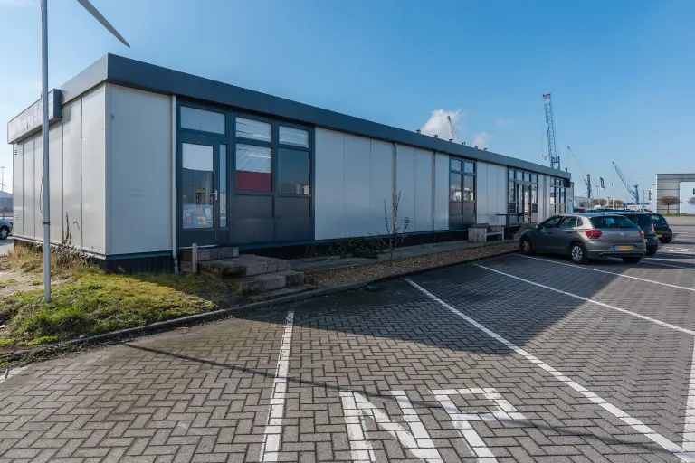 Finlandweg 8, Nieuwdorp