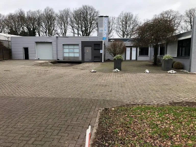 Industrieweg 9-11, Halsteren